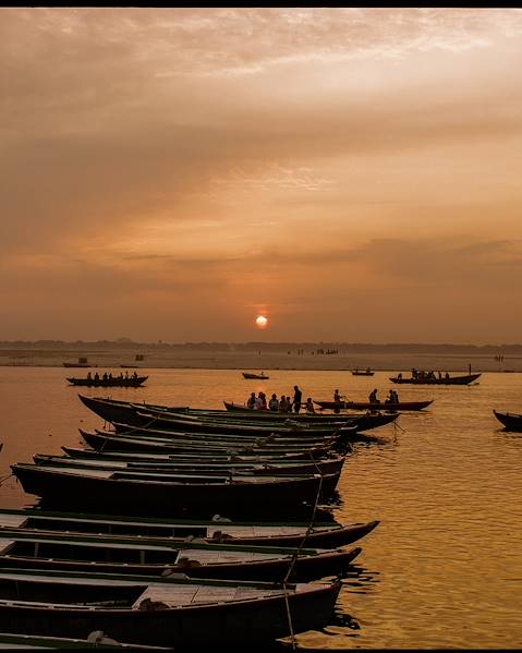 One Country India – Delhi – Gwalior – Khajuraho – Benares – Lucknow