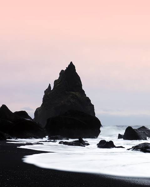One Country Iceland – Selfoss – the Golden Circle – Vik – Hofn – East Fjords – Egilsstadir – Lake Myvatn – Reykjavik