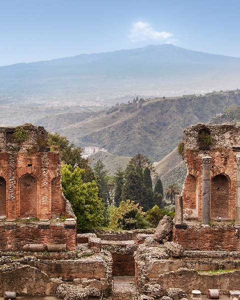 One Country Italy – Sicily – Milan – Naples – Taormina – Syracuse