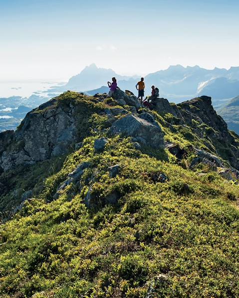 One Country Norway – Kabelvag – Reine – Nusfjord – Henningsvaer