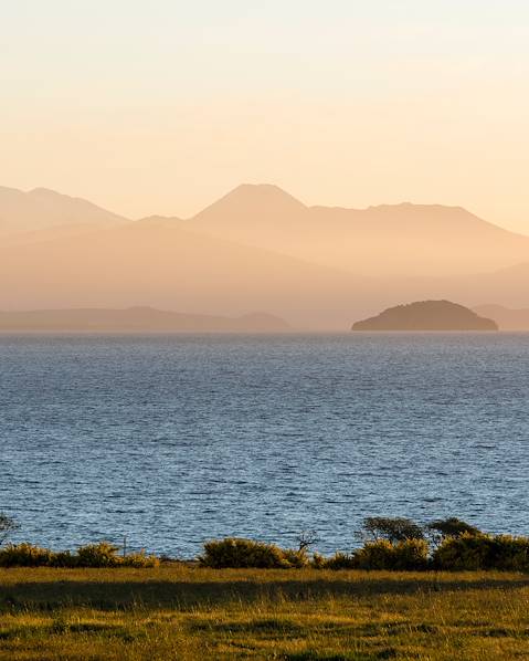 One Country New Zealand - North Island - South Island